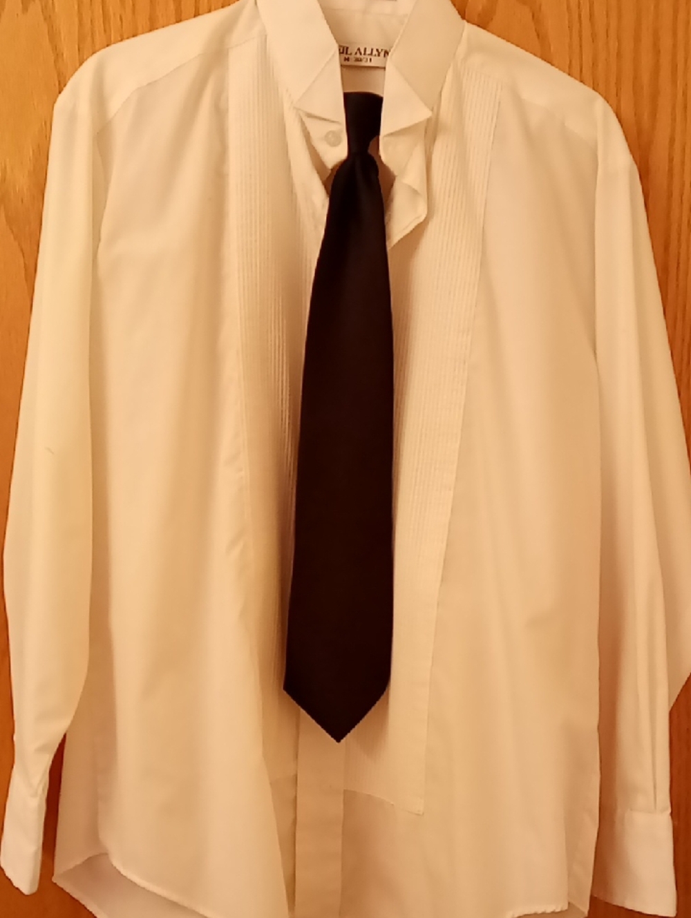 Tuxedo shirt With Tie - Picture 5 of 9